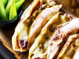 Фирменные лепешки с томленым мясом и сыром
