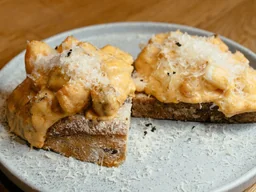 Горячая брускетта с морепродуктами