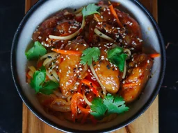 Курица с овощами по-азиатски с лапшой