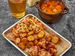 Ланч с куриным шашлыком, супом и напитком