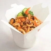 Лапша wok с креветками и овощами