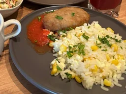 Мясная котлета с томатным соусом