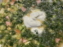 Окрошка с колбасой и сметаной