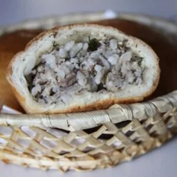 Пирожок с сайрой