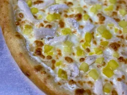 Пицца с ананасами (средняя)