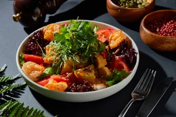 Салат с печеными баклажанами и креветками