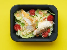 Салат Цезарь с курицей