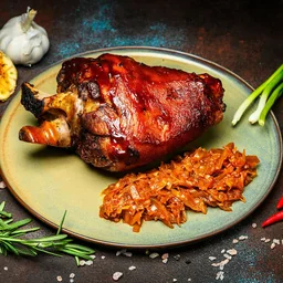 Запеченная свиная рулька в Волжском: брутальный вкус в баре «Бардак»